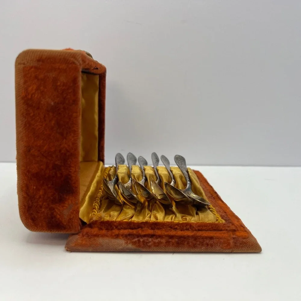6 Pc Set 1886 Assyrian Head Silverplated Demi Spoons in Original Box Rogers Bros